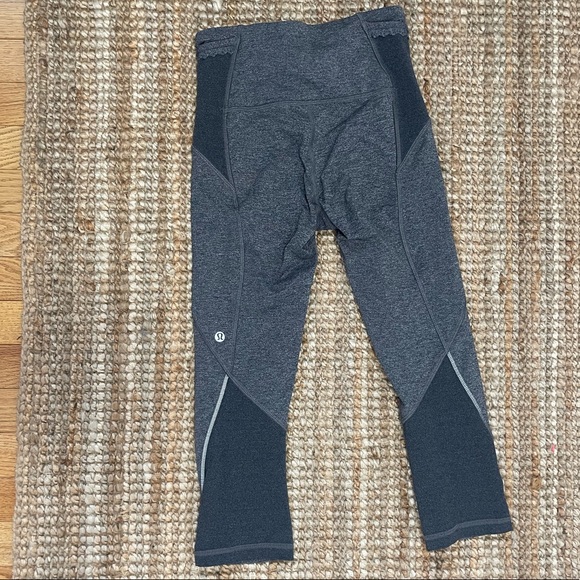 Lululemon cropped leggings size 2 - Picture 3 of 6